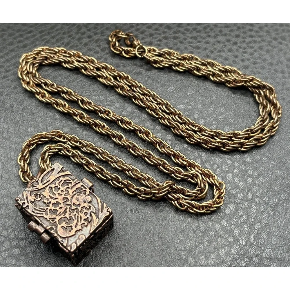 VTG Ornate Filigree Locket Box Interior Key Copper Tone Pendant Necklace 32